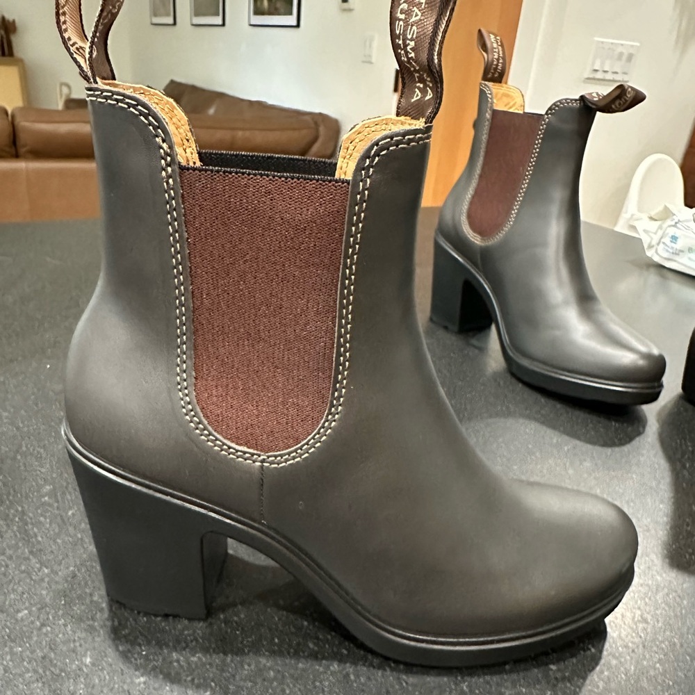 Blundstone Stout brown Heeled Chelsea Boots - Picture 2 of 9